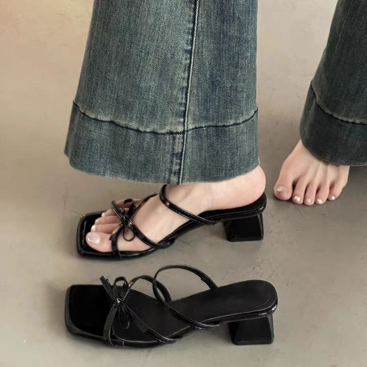 

Open-toed cool slippers for women s summer wear new beautiful silver sandals with skirt high heels 35 чорний