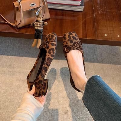 Leichter Mundbogen, kleiner dicker Absatz, vielseitiger Leopardenprint und superweiche Einzelne Schuhe für Damenherbst.