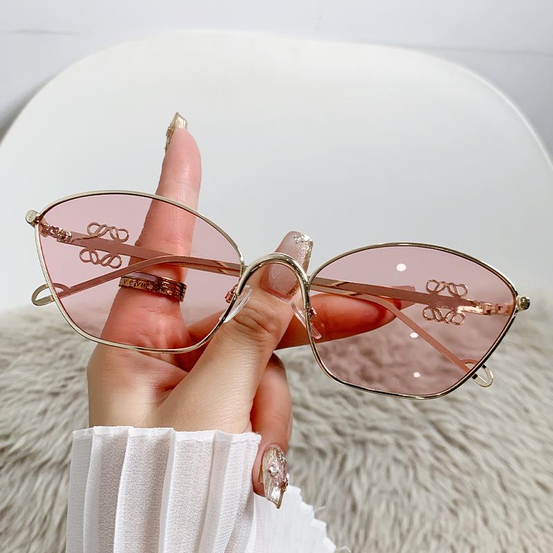 Fashionable Metal Sunglasses Trendy Women'sCat Eyes Outdoor Street Pography GlassesInternet Celebrity Alien Sunglasses