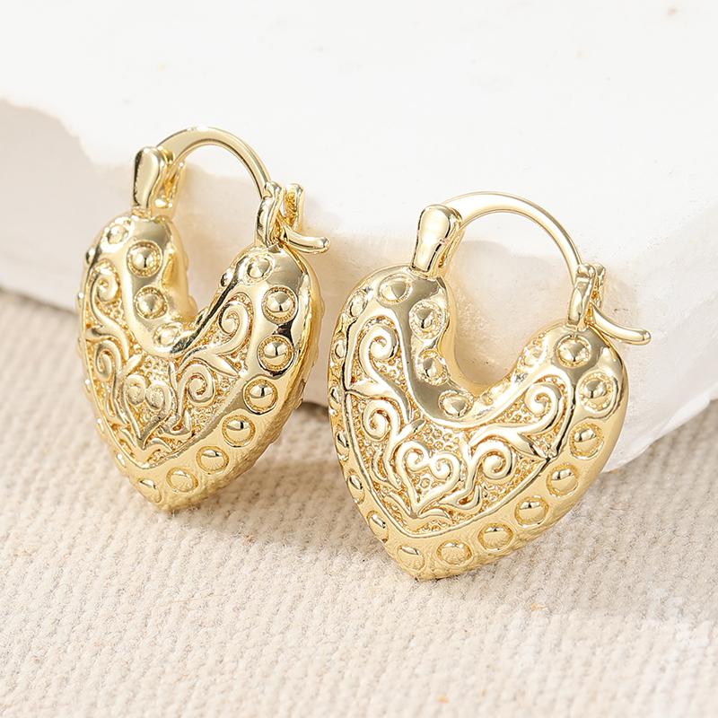 Vintage Design Gold Color Heart Women's Earrings Classic Metal Hand Carved Pattern Hoops Earrings Woman Jewelry