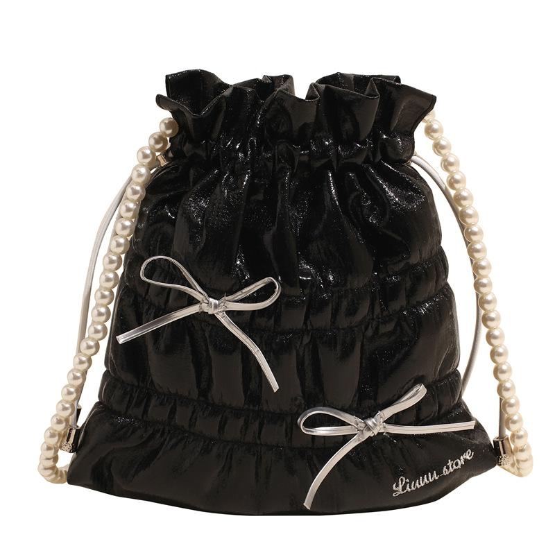 

Women s bag 2025 new Mori fashion bow shoulder bag niche pleated pearl chain bucket bag tide чорний