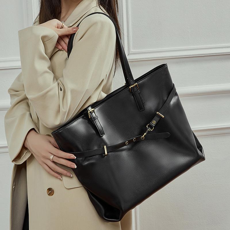 Top Layer Vegetable Tanned Leather Large Capacity Tote Bag Casual Versatile Underarm Bag Textured Stylish Shoulder Bag Trendy