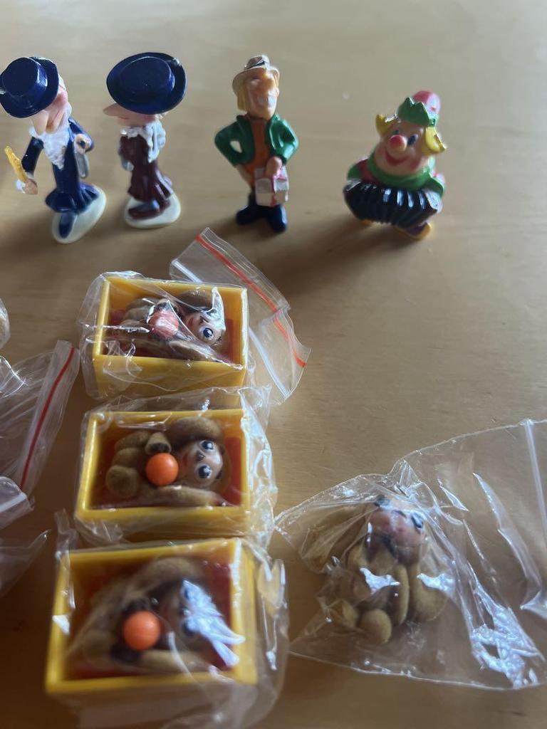 [USED] Kinder Surprise Cheburashka Not available in Japan