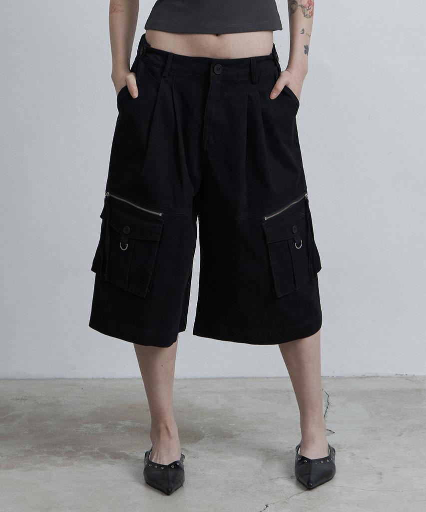 Aejeuyua Pintuck Stitch Bermuda Pants Black