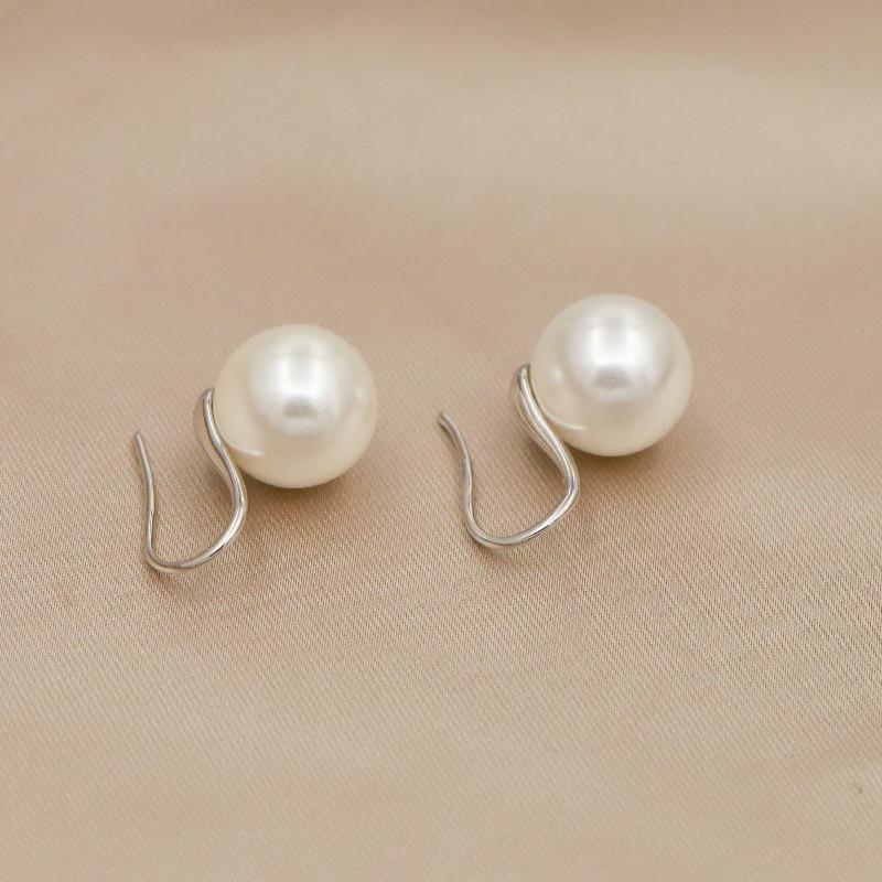 Korean Style Version Pearl Simple Retro Silver Needle Ins Hot Sale Earrings for Women .
