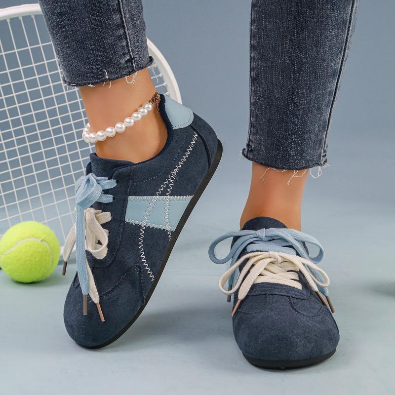 Women's Spring-Autumn Flat White Casual Sports Board Shoes, Training Style Versatile Footwear.