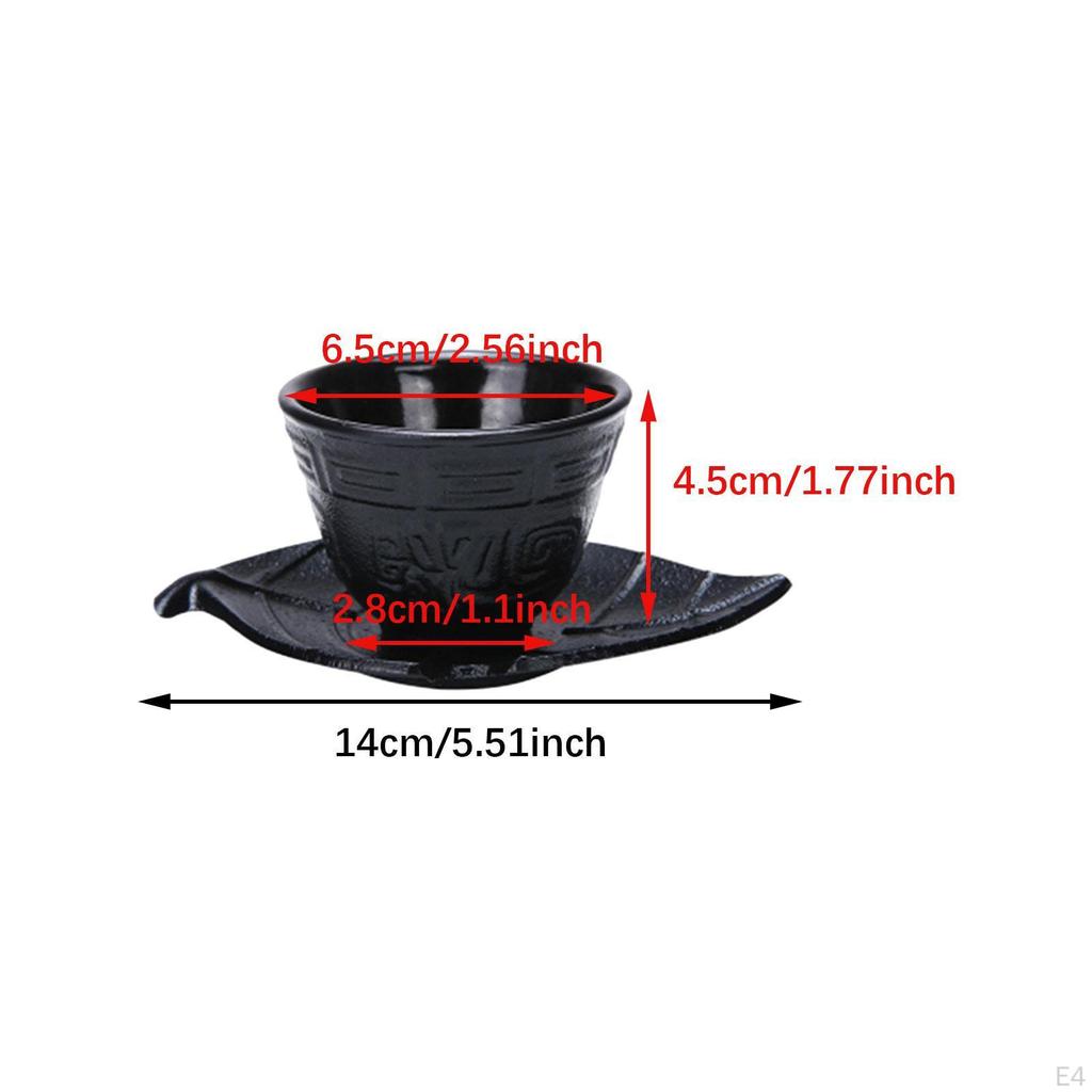 Czarny żeliwny czarek i podkładka, tradycyjny kubek do herbaty do pracy