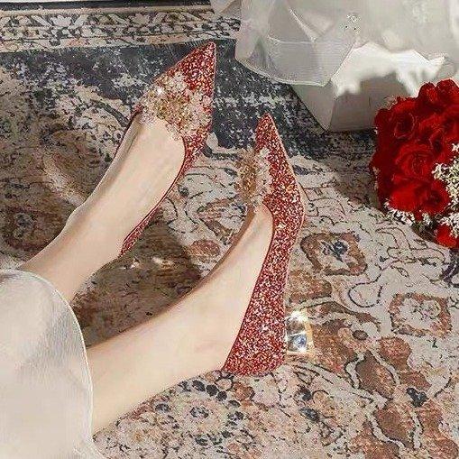 

Новые красные свадебные туфли для женщин с острым носком, толстым каблуком, стразами, цветочными пайетками, свадебные туфли на среднем каблуке, туфли-лодочки 34 красный