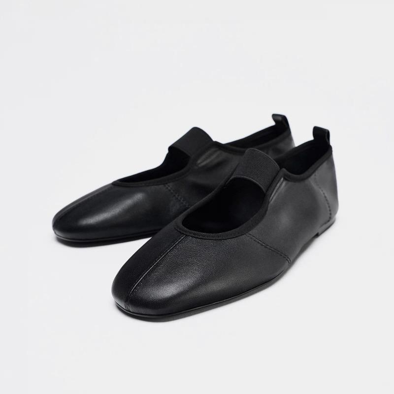 Fashion 2025 New Women Flats British Style Flat Slip-On Women Shoes Spring Versatile Round Toe Sneakers Women Fashionable Retro Loafers