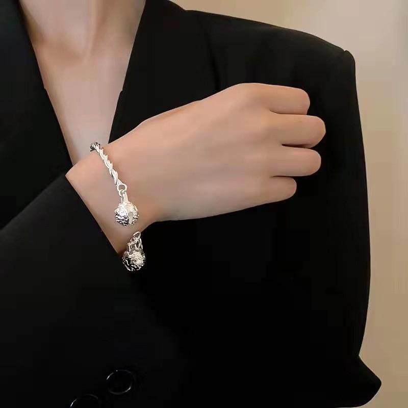 Alloy Stylish Heart Bracelet For Women Modern Highend Fashion Hand Ornament