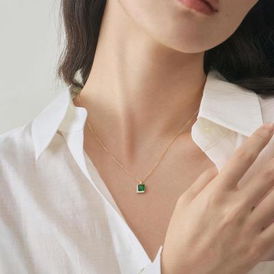 Emerald Diamond Sugar Pendant Necklace - Women's Luxury Square Design, High-End Simple Fashionable Clavicle Chain Choker