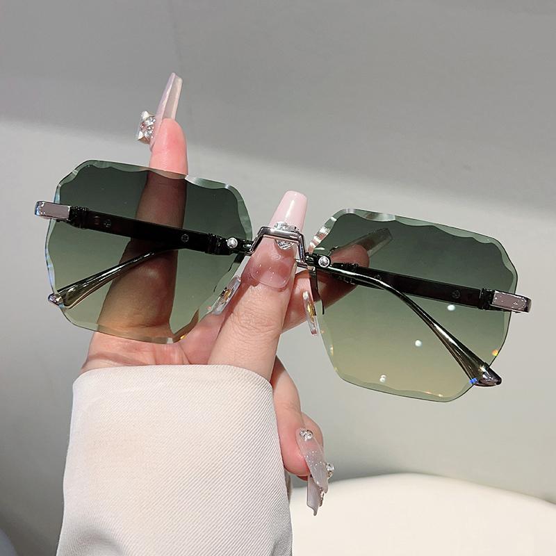 Oversized Rimless Sunglasses Men Fashion Gradient Multi-color Shades Women Trendy Luxury Brand Design Decor Sun Glasses