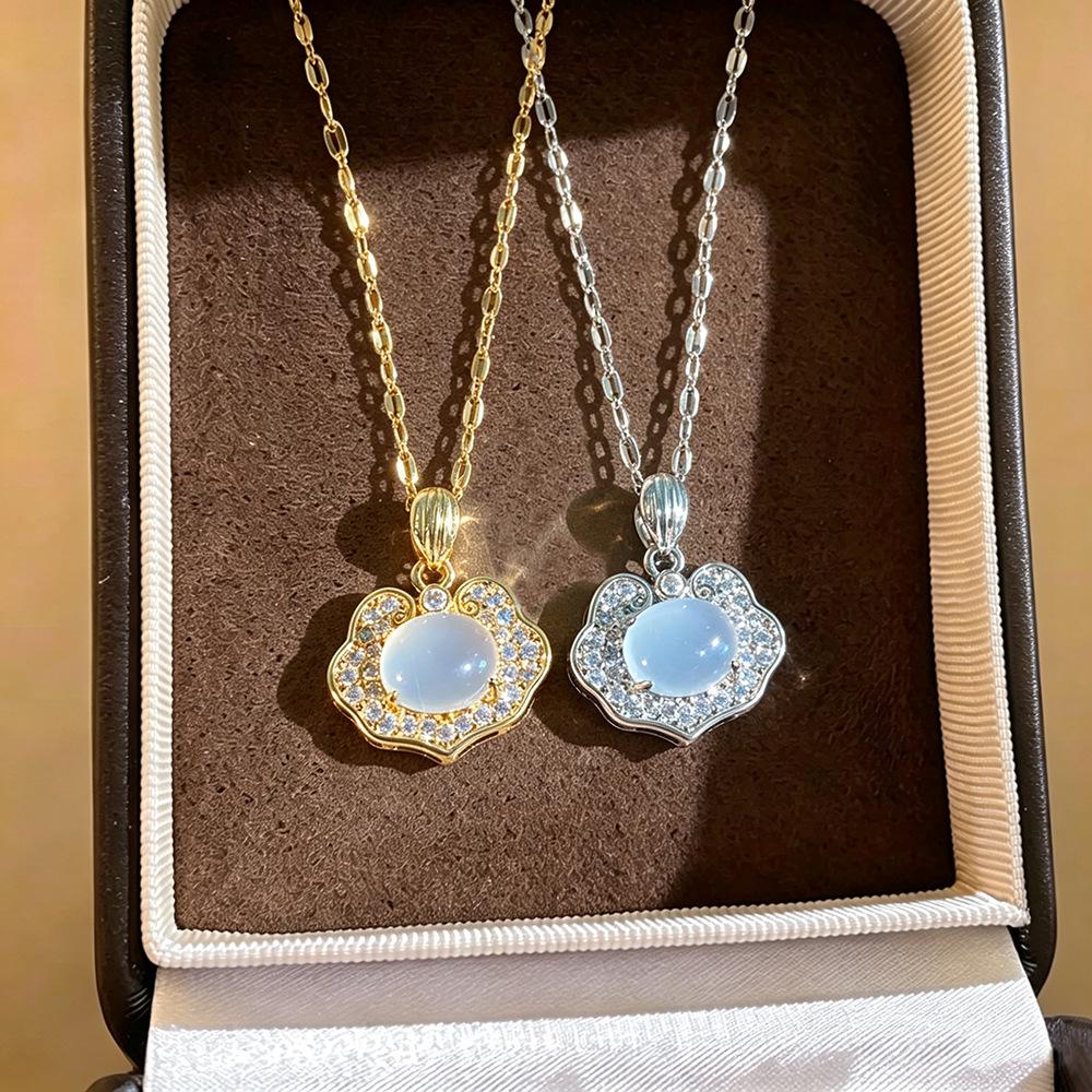 New Chinese Style Agate Imitation Peace Lock Necklace for Women – Micro-Set Diamond Clavicle Chain with a High-End Feel