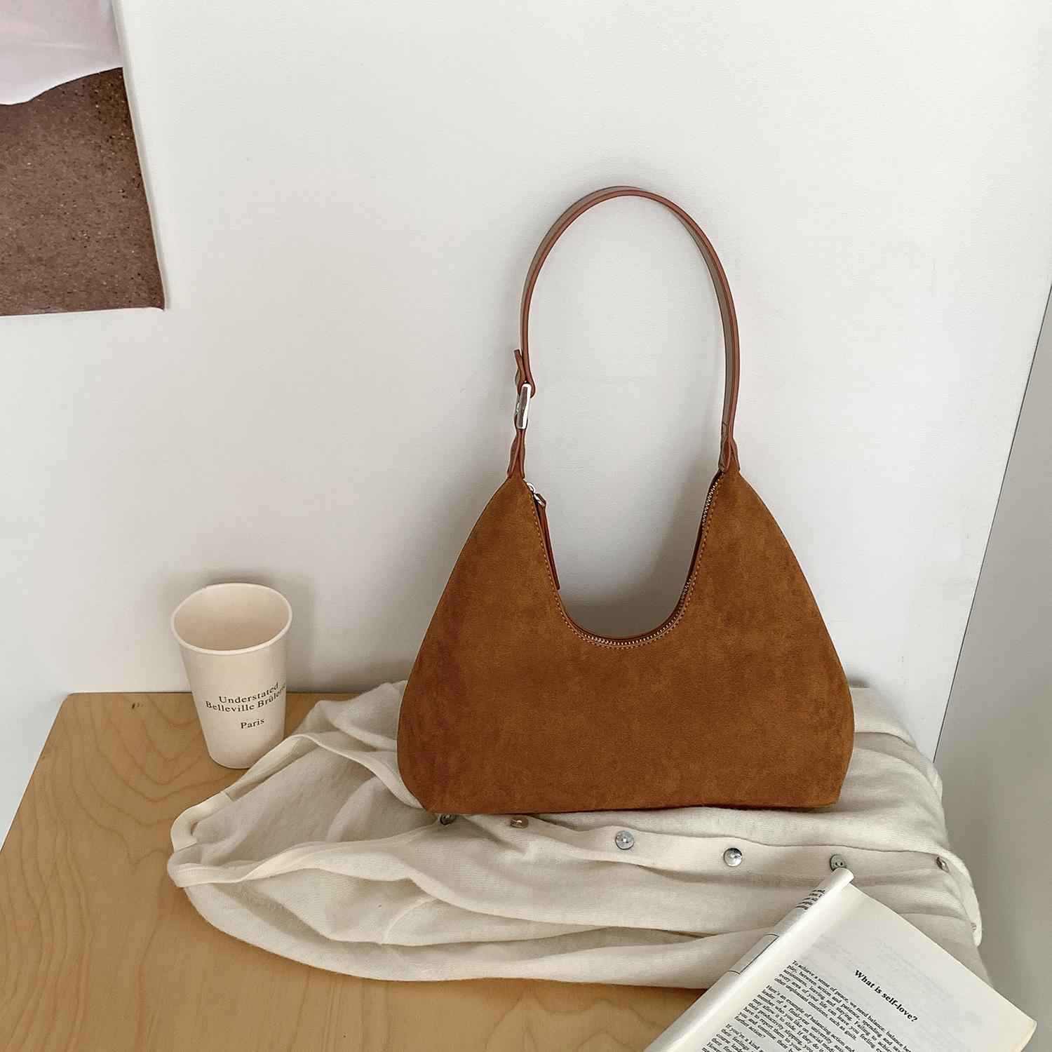 

Korean Version Niche Design Ins Style High-end Suede Underarm Bag Autumn and Winter Personalized Fashion Versatile One Shoulder Dumpling Bag коричневий