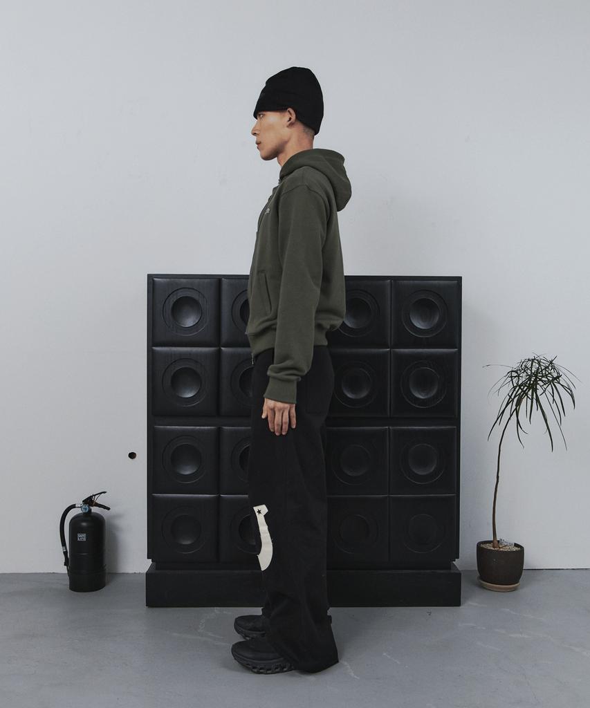 Tansanmageunesyum Horseshoe Applique Pants (Black)