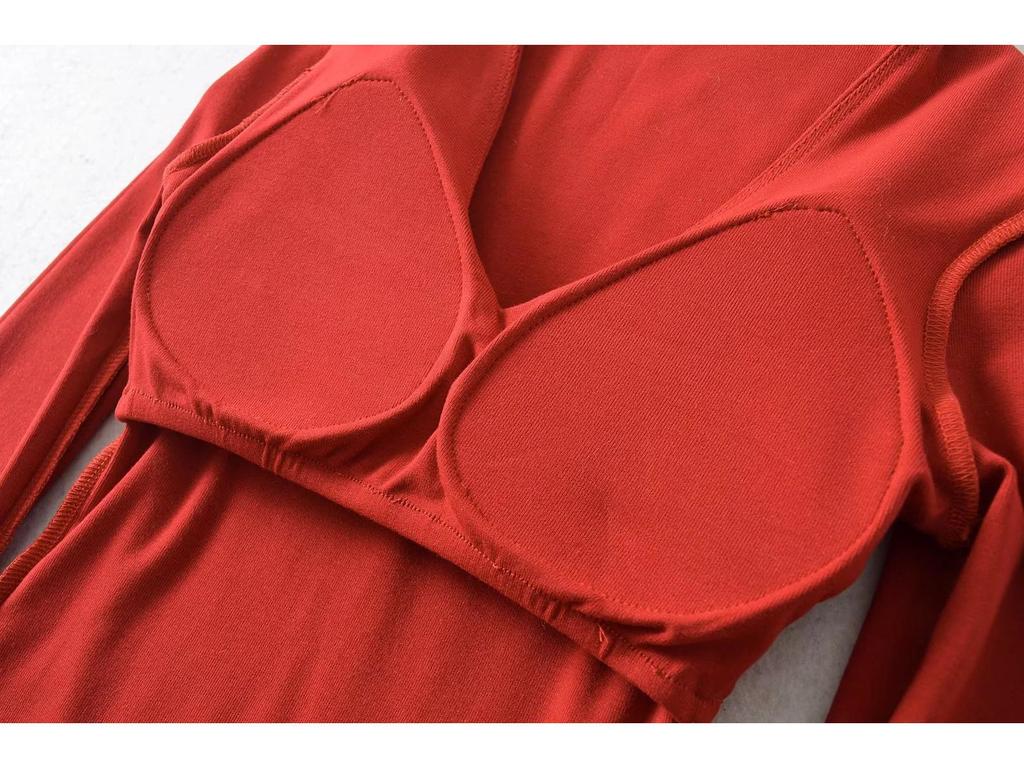 Women's V-Neck Long-Sleeve Base Layer Top with Chest Pads – Slimming, Sexy, and High-end Design for Autumn and Winter