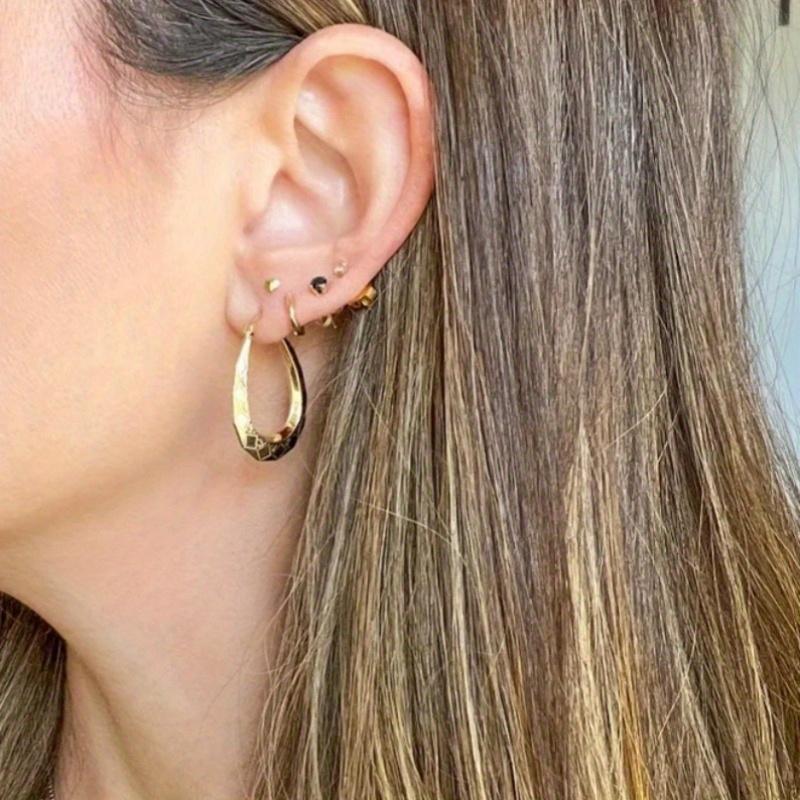 Para Złotych Kolorowych Owalnych Kolczyków z Rzeźbionym Wzorem, Damskie Retro Modne Akcesoria Świąteczne Biżuteria