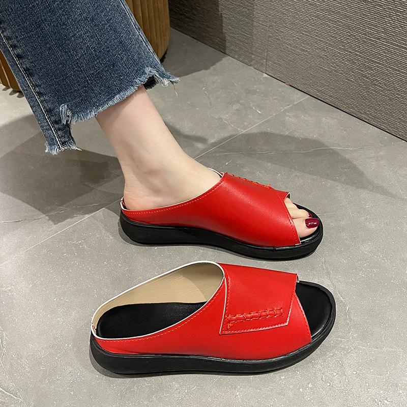 

Soft leather thick-soled soft-soled mother slippers women s summer 2025 new fashionable and versatile outer wear waterproof table heel sandals 35