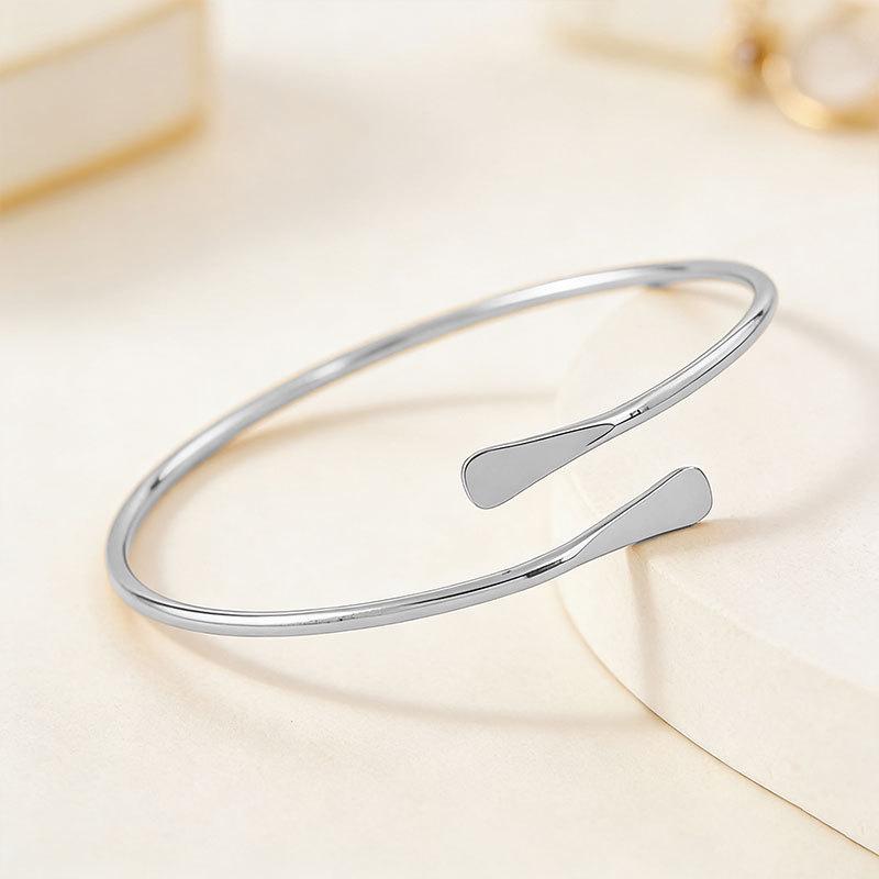 Elegant Adjustable Single-layer Bracelet: Exaggerated Temperament Hand Jewelry