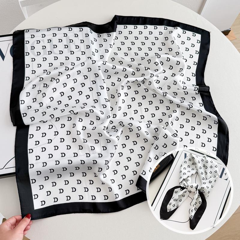 Damski jedwabny szalik w koreańskim stylu: Wszechstronny kwadratowy szalik z kamelią na wiosnę i jesień - do noszenia na szyi, na torebce lub we włosach