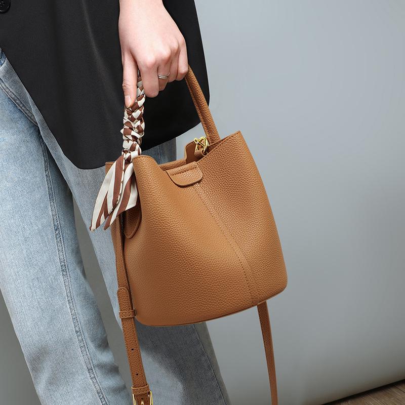 Women's Versatile Small Tote: This Year's Trendy Genuine Leather Crossbody Commuter Bucket Handbag