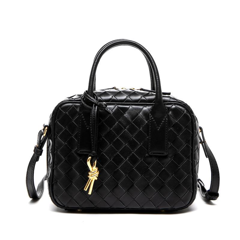 

Cross Border Trend Новая женская сумка Head Layer из овчины Сумка ручной работы Ручная диагональная крест женская плетеная сумка 23x9x16cm чёрный