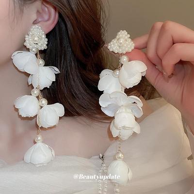 Silver Needle Super Fairy Pearl Tassel Earrings - High-End Niche Fashion, Long Exaggerated Design for Women's Stylish Commuting.