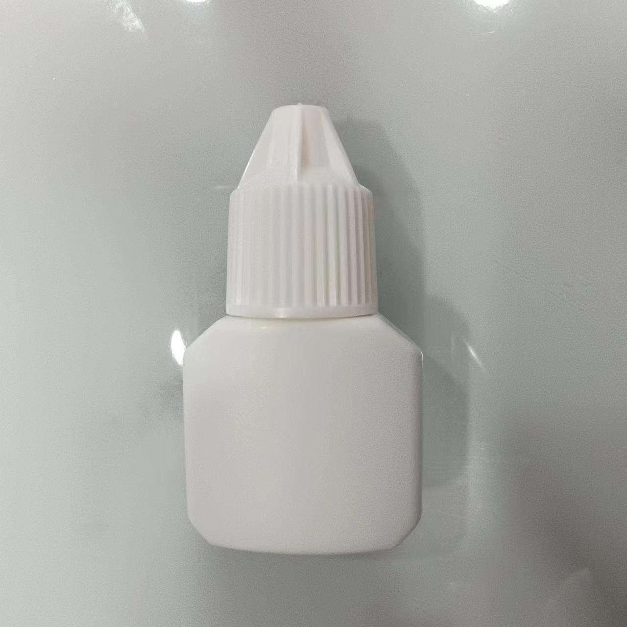 

Удобный для начинающих, быстросохнущий, без запаха черный клей для ресниц для самостоятельного нанесения с открытыми глазами