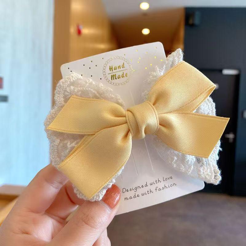 Chic Lace Bow Duckbill Hair Clip: Sweet  Versatile Korean-Inspired Accessory