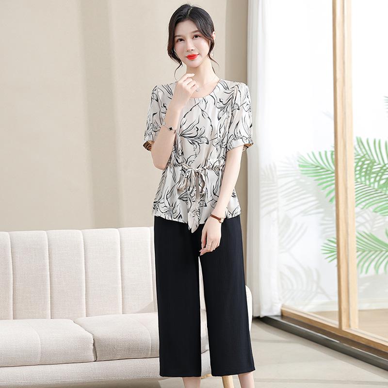 

2025 Stylish Summer T-shirt for Middle-aged Women - Slimming Short Sleeve Top 5XL слоновая кость/белый