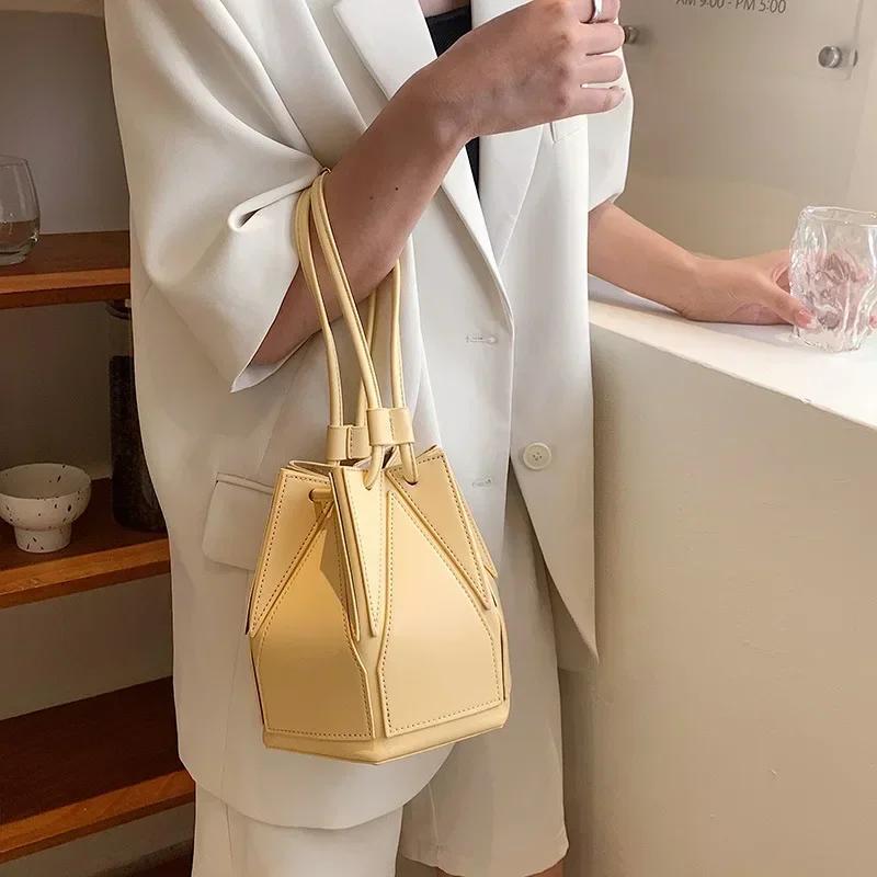 

Niche Foldable Design Solid Color Women Pu Shoulder Bags Simple Ladies Drawstring Messenger Bag Portable Bucket Handbags Purse
