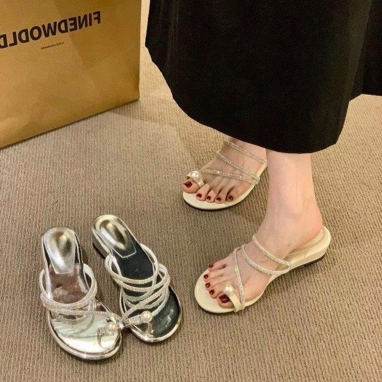 Cool Slippers Summer Thick Heel Flat Bottom Cover Toe Pinch Slippers Women Wear Seaside French Beach Sandals