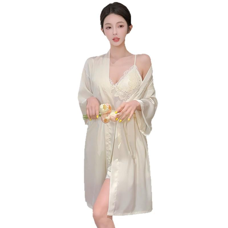 Set med camisole och morgonrock i issilke: Damsexig, exklusiv tvådelad nattlinne med bröstinlägg för sommar, vår och höst.