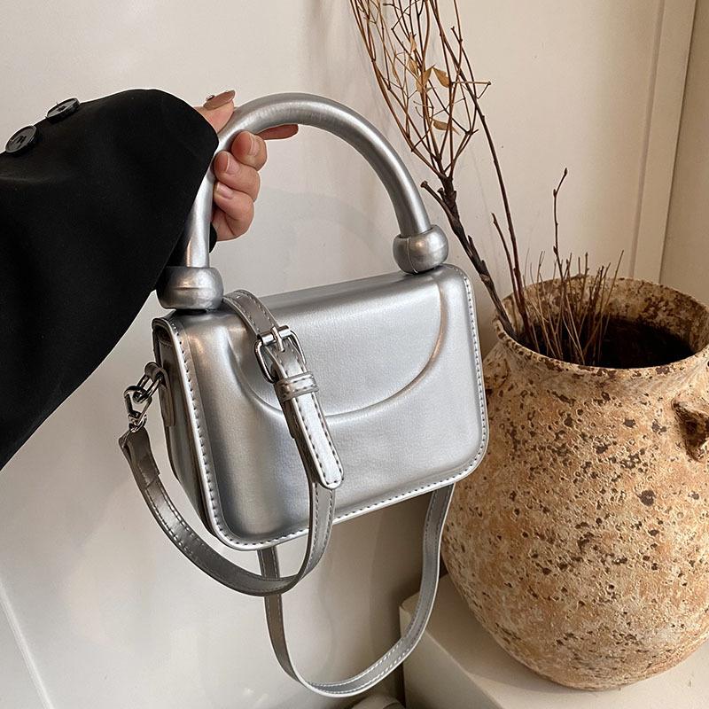 High-end niche bag women's spring and summer 2025 new fashion casual messenger bag Korean version women's portable small square bag