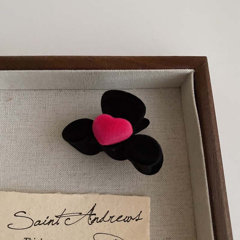 Korean Black Velvet Heart Hair Claw Clip For Women Girls Vintage Pink Love Hair Claws Girls Barrettes Hairpins Hair Accessories