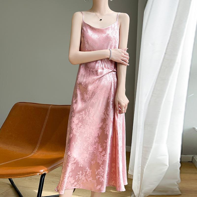 Women's Spring and Summer Lean Jacquard Halter Dress with A Line Collar To Show The Temperament of The Mid-length Dress
