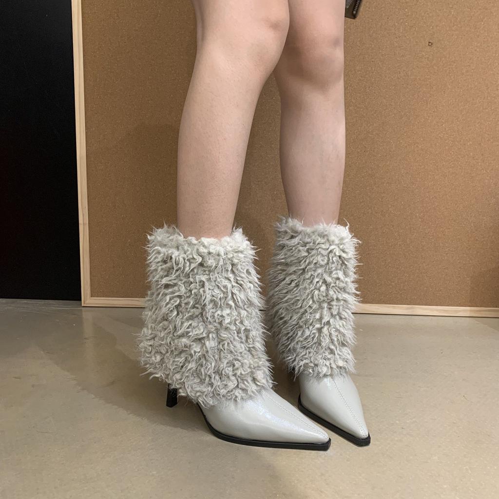 2025 sind hochhackige Kurzstiefel für Frauen dieses Jahr beliebt, schwarze spitz zulaufende dünnabsatzige haarige mittelhohe Schneestiefel, Samt modische Essenz