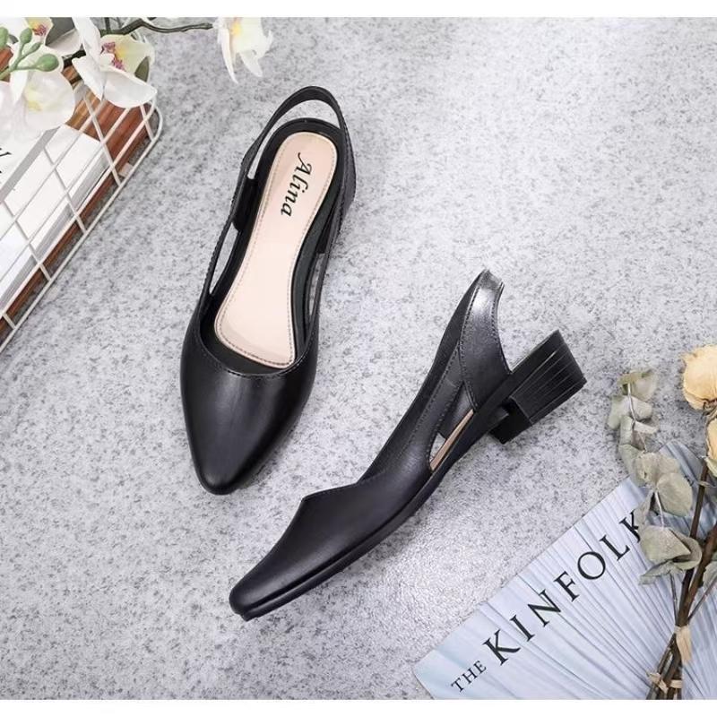 Women's Pointed Toe Low Heel Sandals Summer New Soft Sole Non Slip Waterproof Shallow Slip On Lightweight Outdoor Jelly Sandals