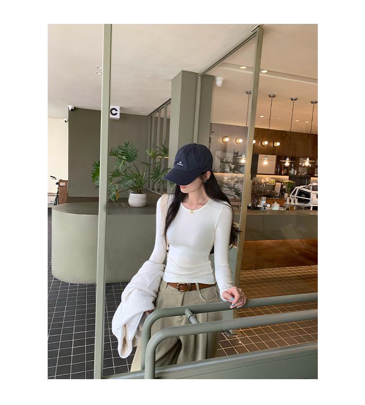 Elegant Slim Fit Long-Sleeve Round Neck T-Shirt for Women - Autumn/Winter Korean Style Base Layer