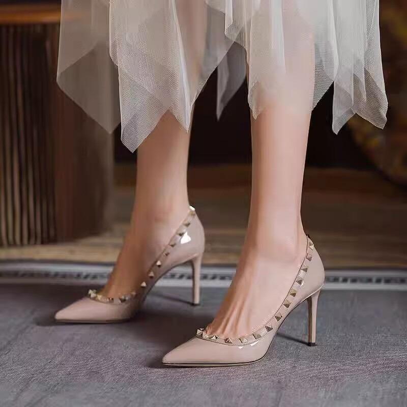 Fashion Pointed Toe Rivet Fashion Single Shoes 2025 New Light Mouth Sexy Patent Leather French Temperament Black Heels