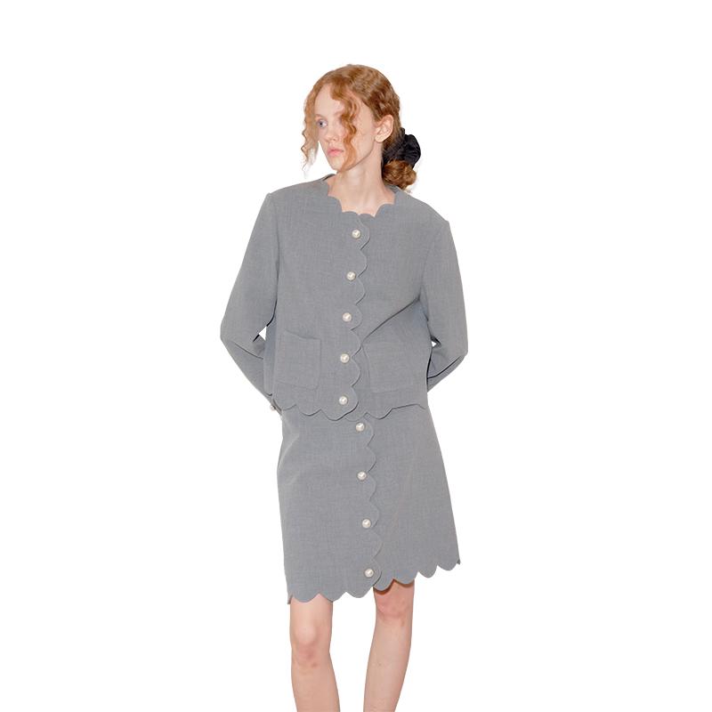 

КОМПЛЕКТ КУРТКИ И ЮБКИ-ЛЕПЕСТКА ЗЕЛЕНОГО ЦВЕТА С ПЕРЛАМУТРОВЫМИ ПУГОВИЦАМИ S