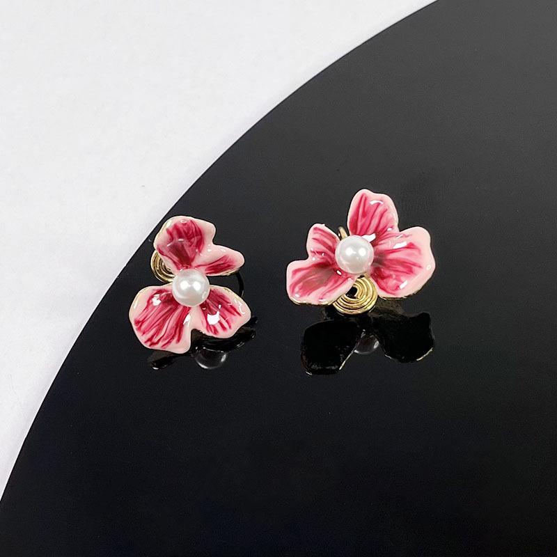 Pearl Mosquito Coil Disc Ear Clips: No-Pierce, Elegant French-Style Earrings for Women