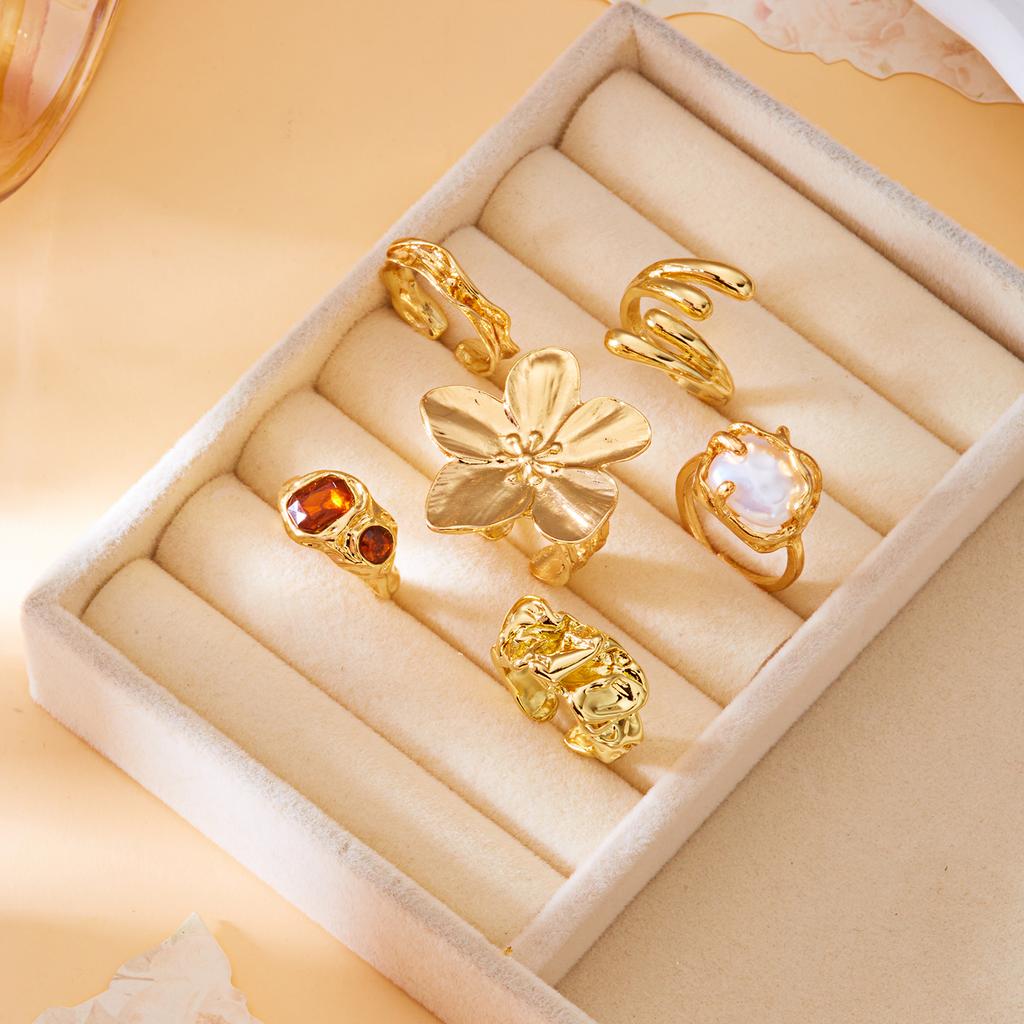Exaggerated Gold Color Geometric Rings Set For Women Rhinestone Flower Heart Trendy Imitation Pearl Steam Punk Personality Gifts