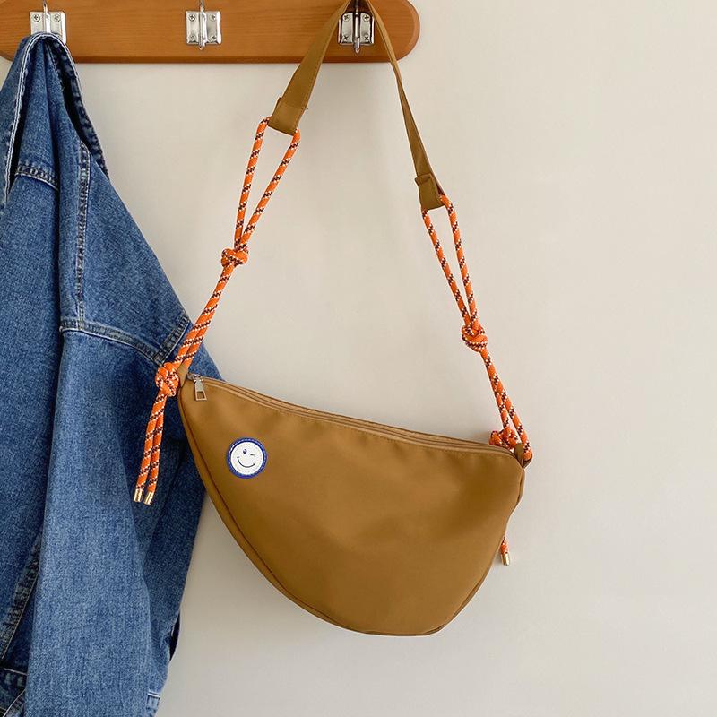 

New nylon dumpling bag women s shopping messenger bag women s trend student shoulder women s bag коричневый