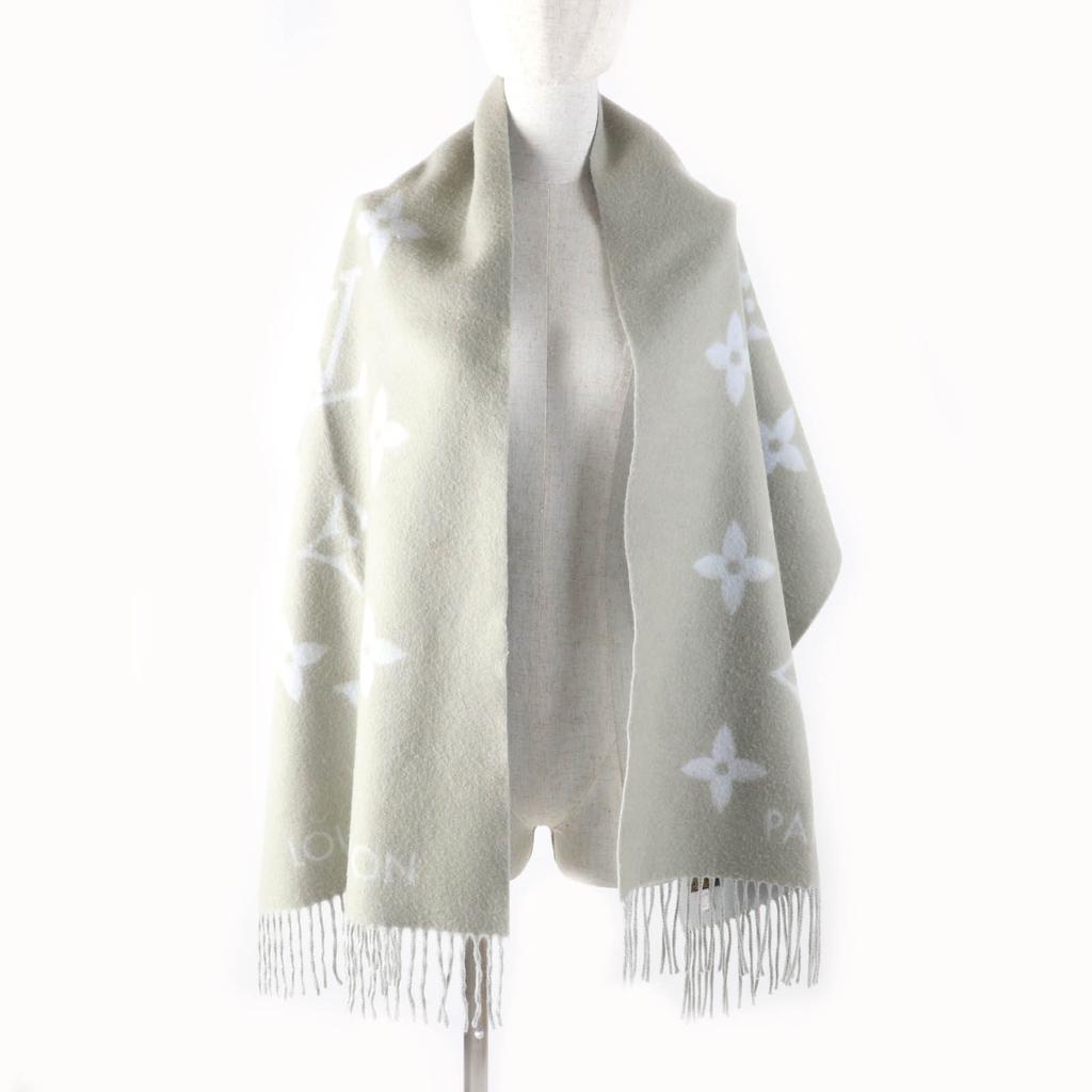 Great LOUIS VUITTON Stall Escalp Reykjavik Gray light blue cashmere M70462 Used