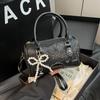 Einzelschulter Damen High-End Crossbody-Tasche Vielseitig Stilvoll Kleine Quadratische Tasche Geeignet für den Arbeitsweg mit Schleife