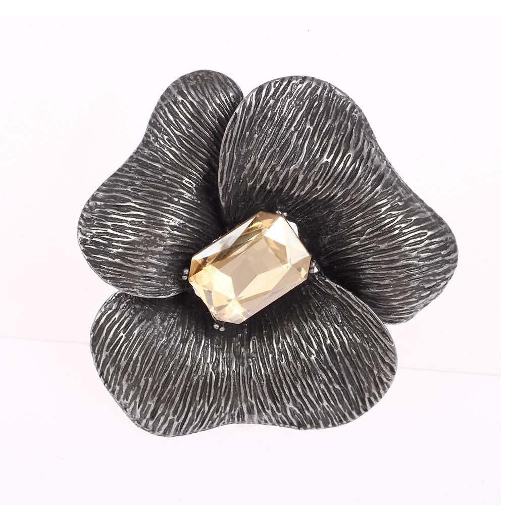 Hot Brooch Premium Light Luxury Clothing Accessories Pin Jewelry Flower Brooch Enamel Placket