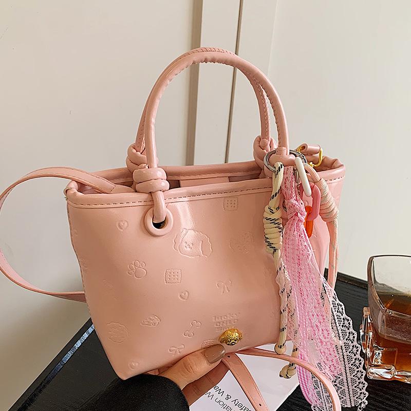 Trendy new cute embossed Korean version of high-end portable bucket bag casual versatile travel commuter messenger bag woman