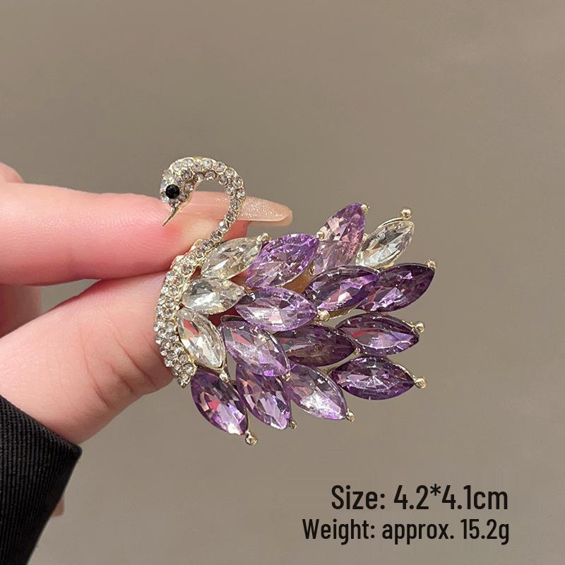 Exquisite Luxus Damen Brosche Anstecknadel Rotes Ahornblatt: High-End Begrüßungsaccessoire