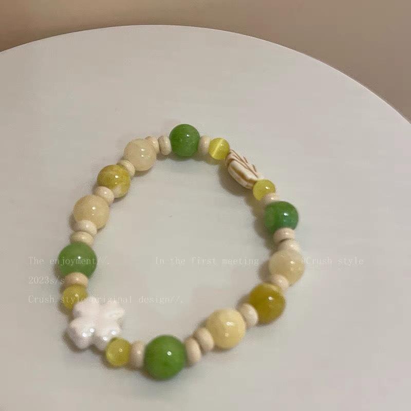 Trendy Cat Bracelet: Sweet & Cool Sandalwood Jewelry for Women